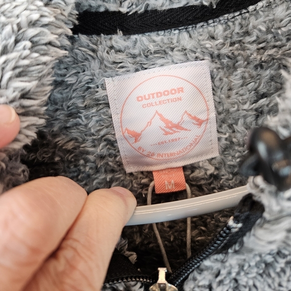 Outdoor Collection By International 26 Mixed Media Faux Sherpa Nylon Hooded - Picture 3 of 10